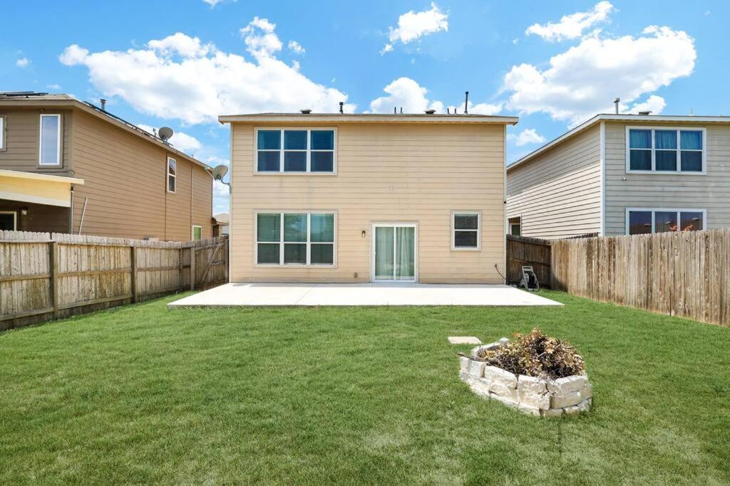 Сasa de vacaciones Spacious Two Story Home_ Casa Cavazos *