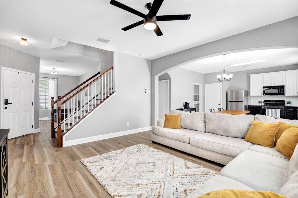 Сasa de vacaciones Spacious Two Story Home_ Casa Cavazos *