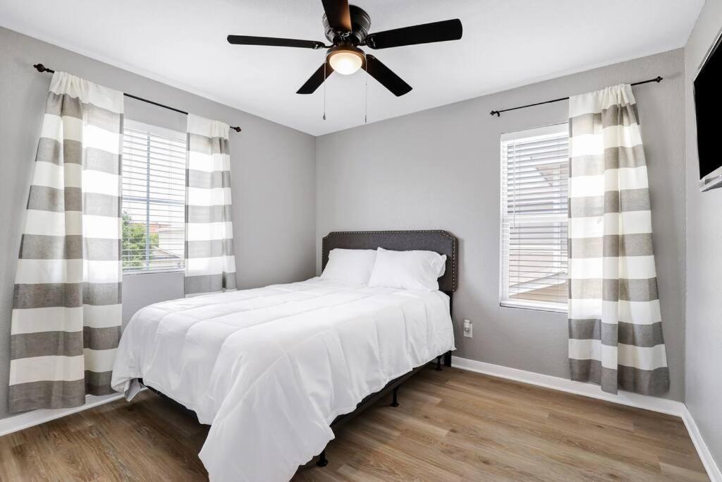 Spacious Two Story Home_ Casa Cavazos *
